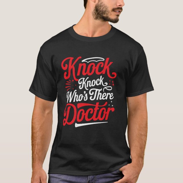Camiseta Toc Toc Quem Está Doutor _ ---- (Frente)