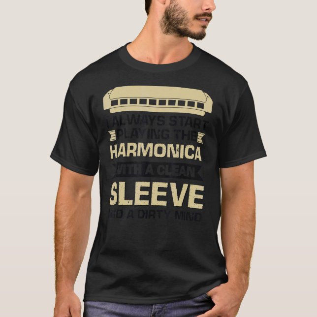 Camiseta Tocando A Harmonica Com Uma Capa Limpa E Um Di (Frente)