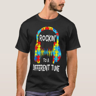 Camiseta Tocando Uma Melodia Diferente Cabeças de Conscient