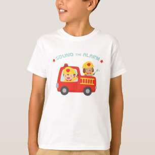 Camiseta Tocar o Alarme Bombeiro Menino em Caminhão de Bomb