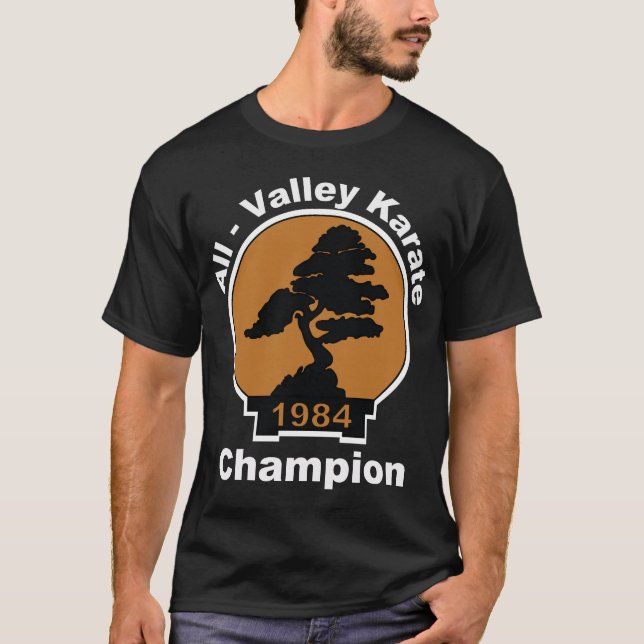 Camiseta Toda a obscuridade do campeão do karaté do vale (Frente)