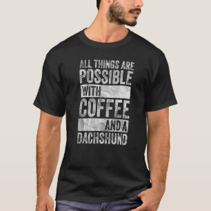 Camiseta Todas As Coisas São Possíveis Com Café E Um Dachsh