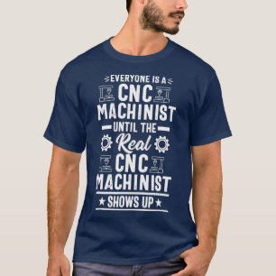 Camiseta Todo mundo é um operador de máquina CNC Engraça