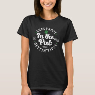 Camiseta Todos Na Pub Recebendo Ruas De Bebendo Típicas