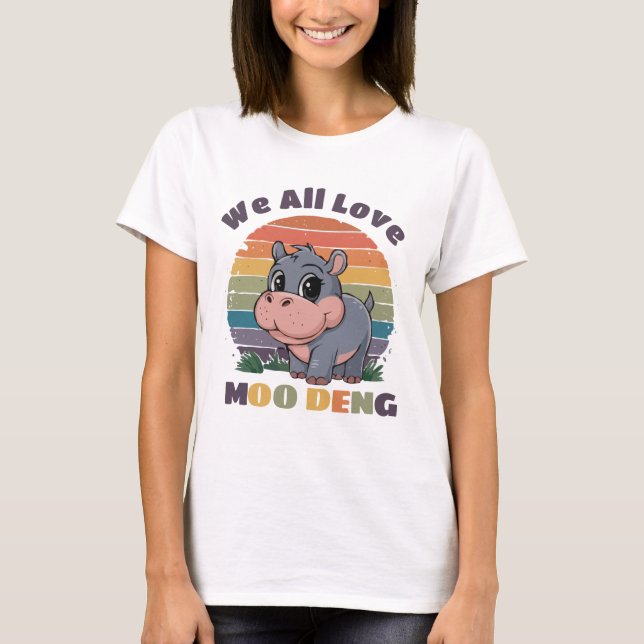 Camiseta Todos Nós Amamos Moo Deng Cute Baby Hippo - Engraç (Frente)