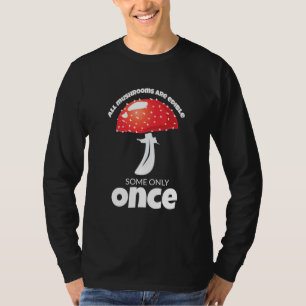 Camiseta Todos Os Cogumelos São Comestíveis Algumas Apena