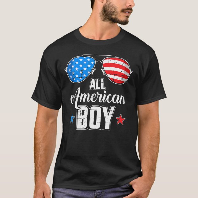 Camiseta Todos Os Rapazes Americanos Sinalizam Óculos De So (Frente)