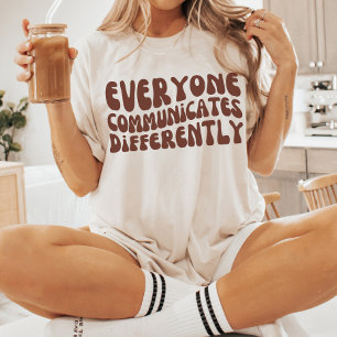 Camiseta Todos se comunicam Diferentemente Autismo SPED