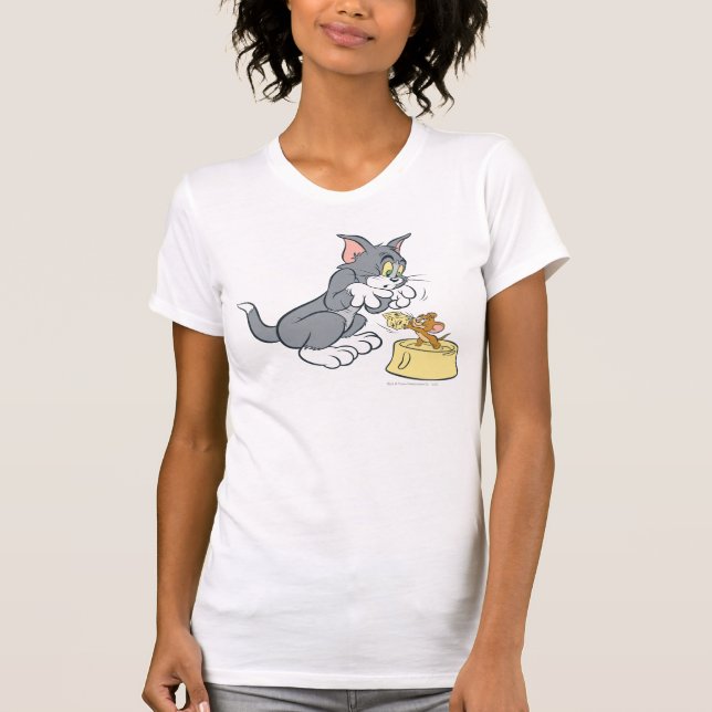 Camiseta Tom e Jerry alimentam o gato (Frente)