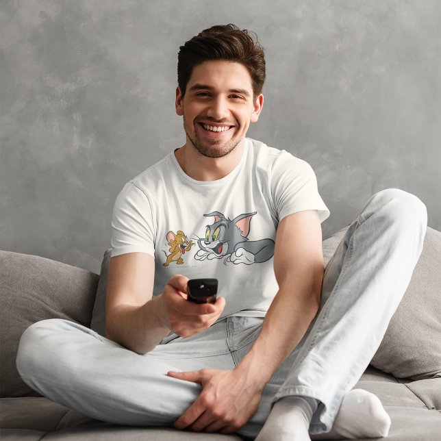 Camiseta Tom e Jerry Fazem Rostos (Man wearing t-shirt)