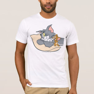 Camiseta Tom e Jerry no travesseiro