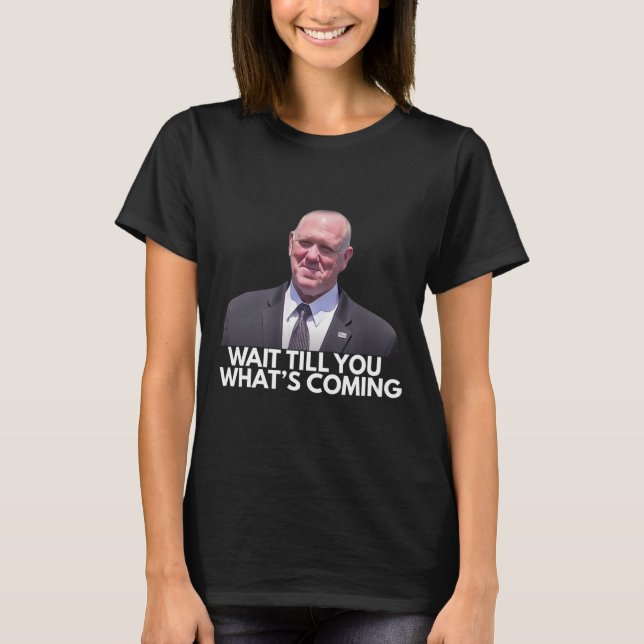 Camiseta Tom Homan Border Czar Wait Till You See What's Com (Frente)