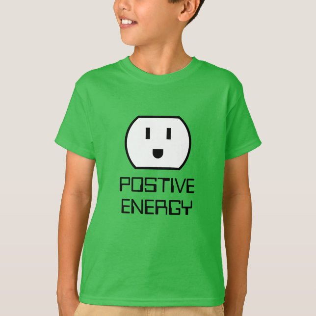 Camiseta Tomada de tomada verde engraçada com energia posit (Frente)