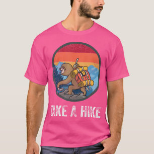 Camiseta Tome Uma Diversão De Caminho Do Hiker Retro Sloth