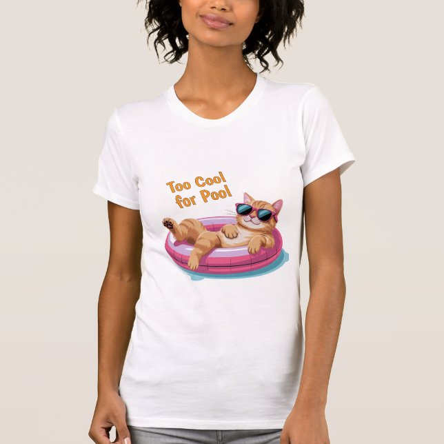 Camiseta Too Cool for Pool – Funny Cat Floating on Pool  (Frente)