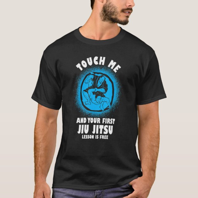 Camiseta Toque Em Mim E Sua Primeira Lição Jiu Jitsu É Livr (Frente)