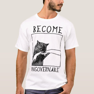 Camiseta Torne-se um Gato Negro Incontrolável mordendo a mã