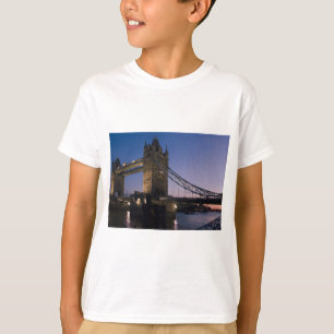 Camiseta Torre Ponte Londres Inglaterra Água Noite Cidade