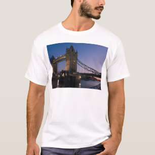 Camiseta Torre Ponte Londres Inglaterra Água Noite Cidade