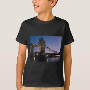 Camiseta Torre Ponte Londres Inglaterra Água Noite Cidade
