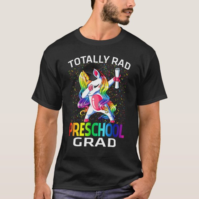 Camiseta Totally Rad Preschool Grad Graduation Unicorn (Frente)
