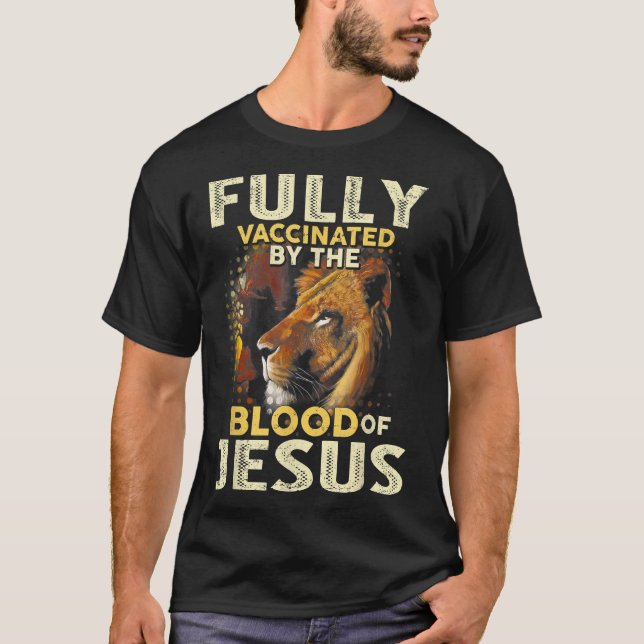 Camiseta Totalmente Vacinado Pelo Sangue De Jesus Leão Deus (Frente)