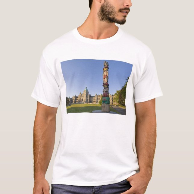 Camiseta Tóte em frente ao edifício do Parlamento em (Frente)