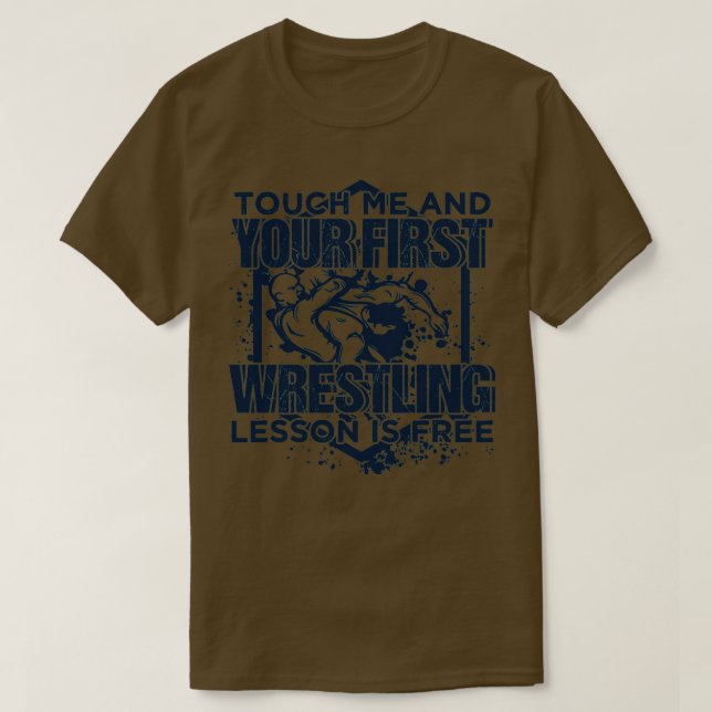 Camiseta Touch Me And Your First Wrestling Lesson Is Free 1 (Frente do Design)