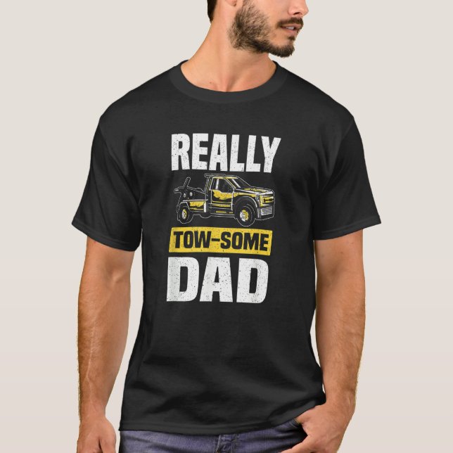 Camiseta Tow Some Dad  Wrecker Tow Trucker Tow Truck Driver (Frente)
