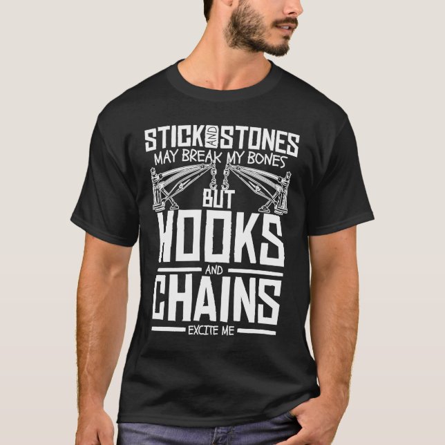 Camiseta Tow Truck Sticks e pedras podem quebrar meus ossos (Frente)