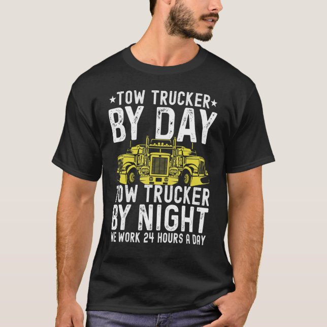 Camiseta Tow Trucker By Day Tow Trucker By Night Tow Truck  (Frente)