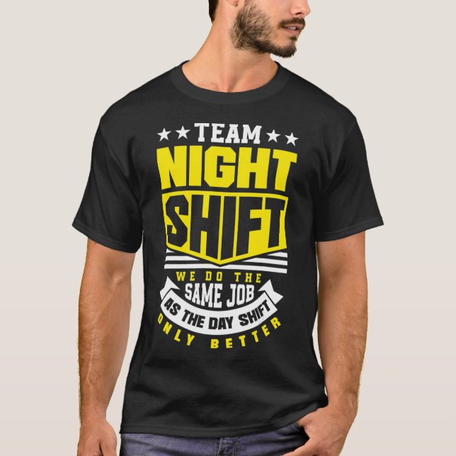 Camiseta Trabalhador de Turno Noturno da Equipe Engraçado (Frente)