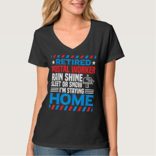 Camiseta Trabalhador Postal Aposentado Permanecendo no Home