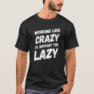 Camiseta Trabalhando Como Louco Para Apoiar O Duro Preguiço
