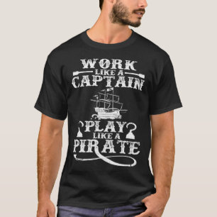 Camiseta Trabalhar Como Um Capitão Jogar Como Um Navio Pira
