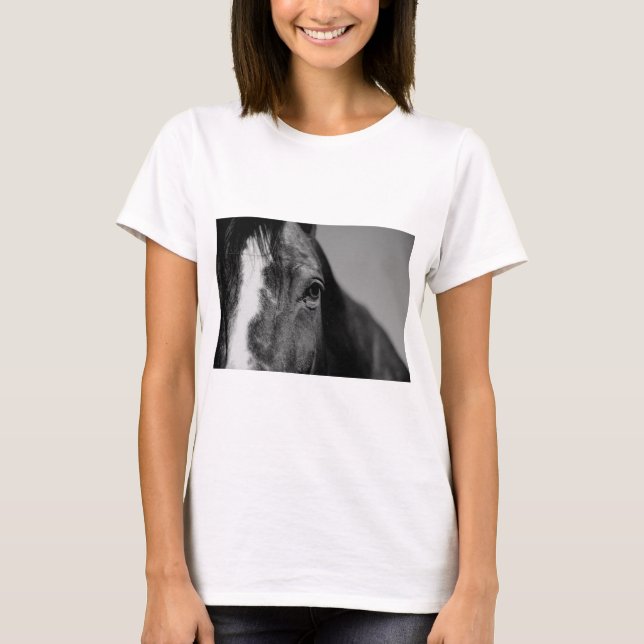 Camiseta Trabalho de arte de Olhos de Cavalo Branco Negro (Frente)