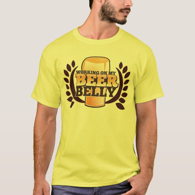 Camiseta TRABALHO em MEU design da BARRIGA de CERVEJA (Frente)