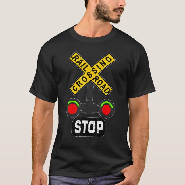 Camiseta Train Railroad Crossing Lights Funny Traffic Signs (Frente)
