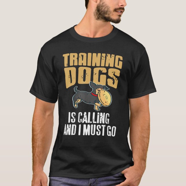 Camiseta Training Dogs Is Calling & I Must Go Retro   Prese (Frente)