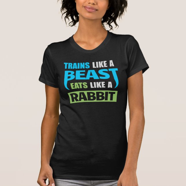 Camiseta Trains Like A Beast, Eats Like A Rabbit (Frente)