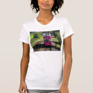 Camiseta Trama Rosa no local de passagem