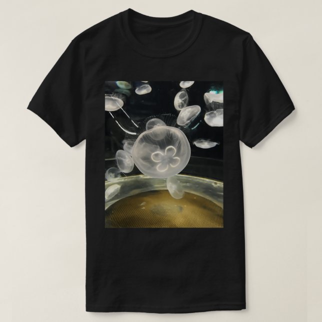Camiseta Transparent Jellyfish swimming freely (Frente do Design)