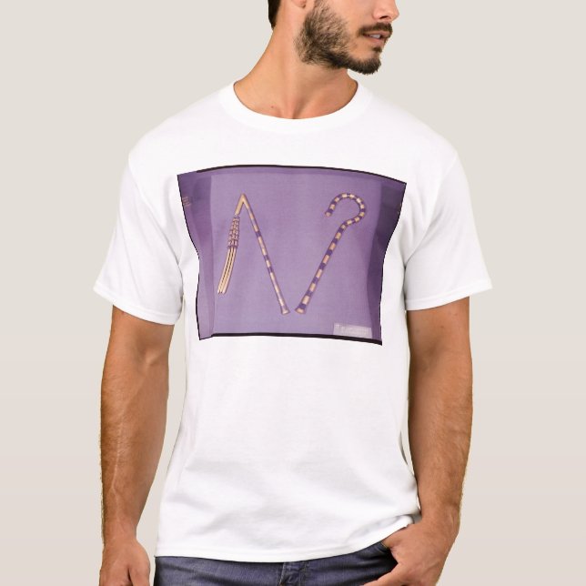 Camiseta Trapaceiro e flail, do túmulo de Tutankhamun (Frente)