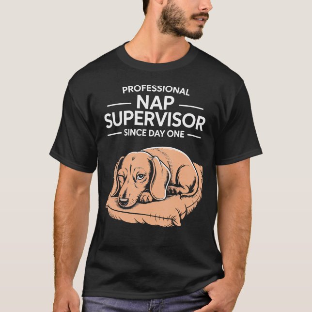 Camiseta Travesseiro Dachshund Supervisor de Soneca Profiss (Frente)