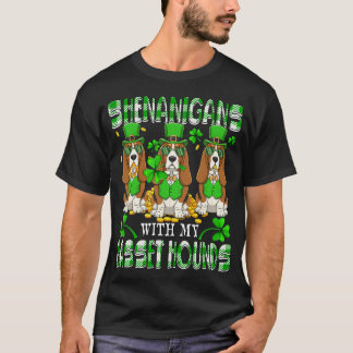 Camiseta Travessuras Com Basset Hounds Dia de Patrick Três