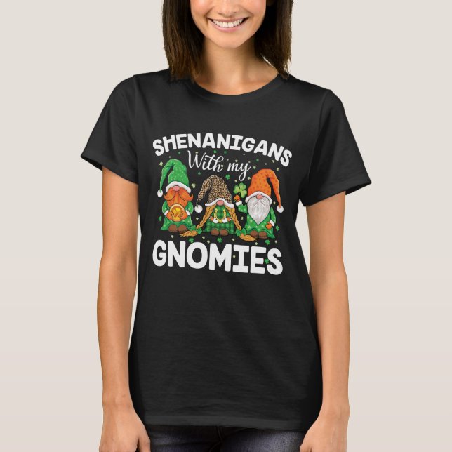 Camiseta Travessuras Com Meus Gnomos Presente do Dia de São (Frente)