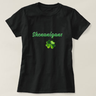 Camiseta Travessuras e Trevo de Quatro Folhas