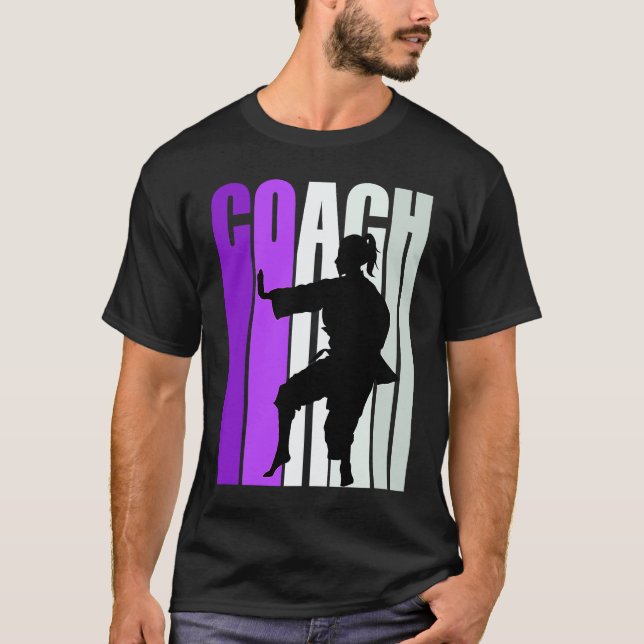 Camiseta Treinador Clássico de Karatê Roxo Retro Instrutor  (Frente)