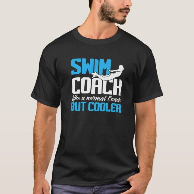 Camiseta Treinador De Nadação Como Um Treinador Normal Mas  (Frente)