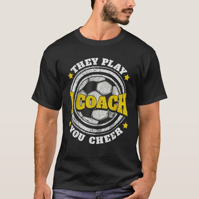 Camiseta Treinador Dons Que Eu Treino Eles Te Tocam Alegre  (Frente)